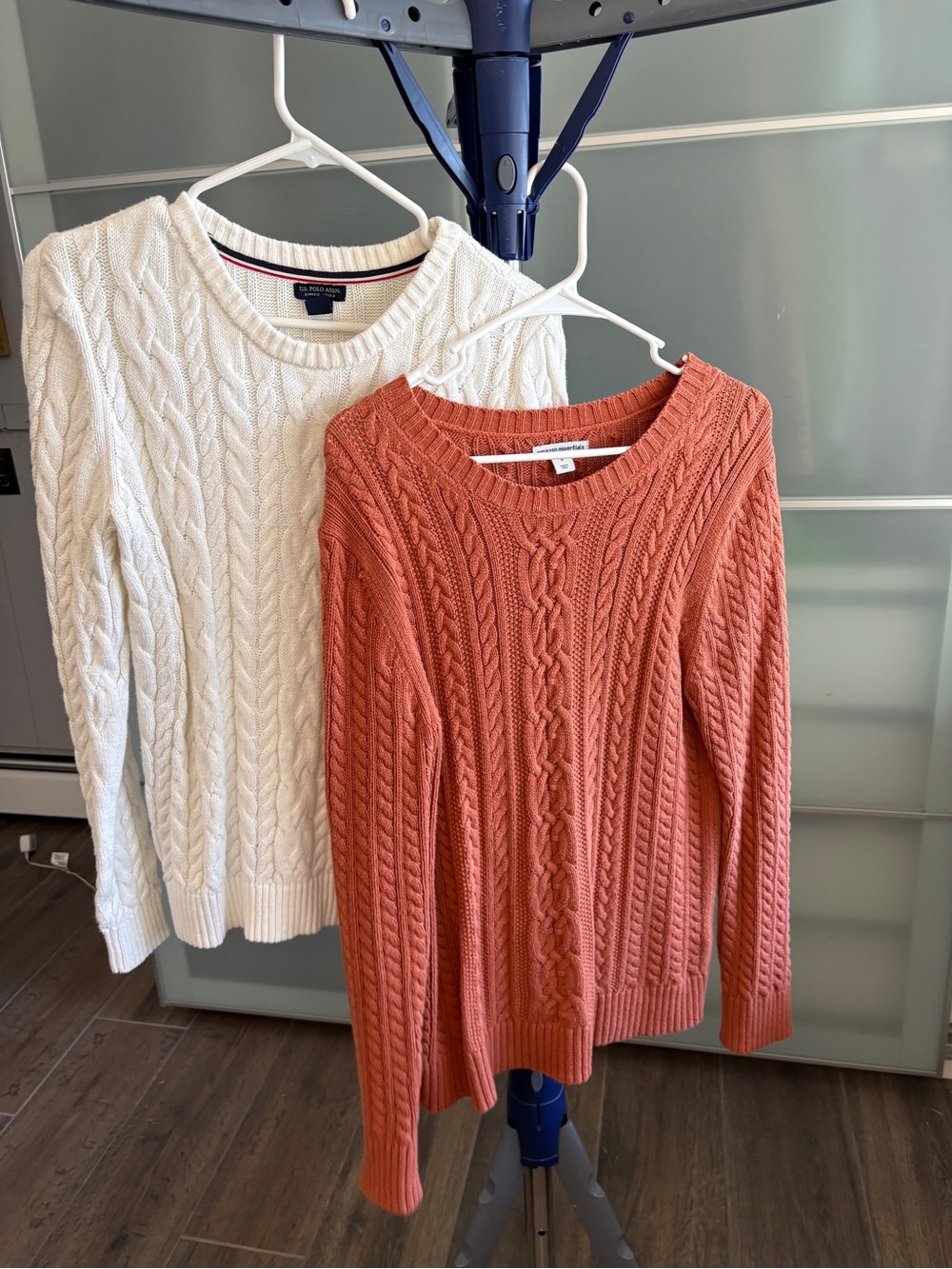 Lot of two Cable-Knit Crewneck Sweater